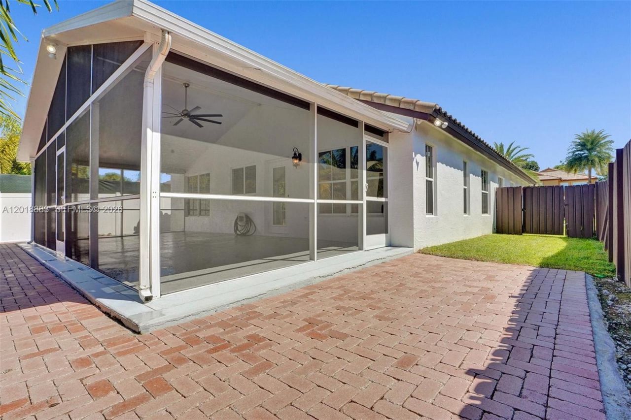 2266 NW 208th Ter , Pembroke Pines, FL 33029 Photo