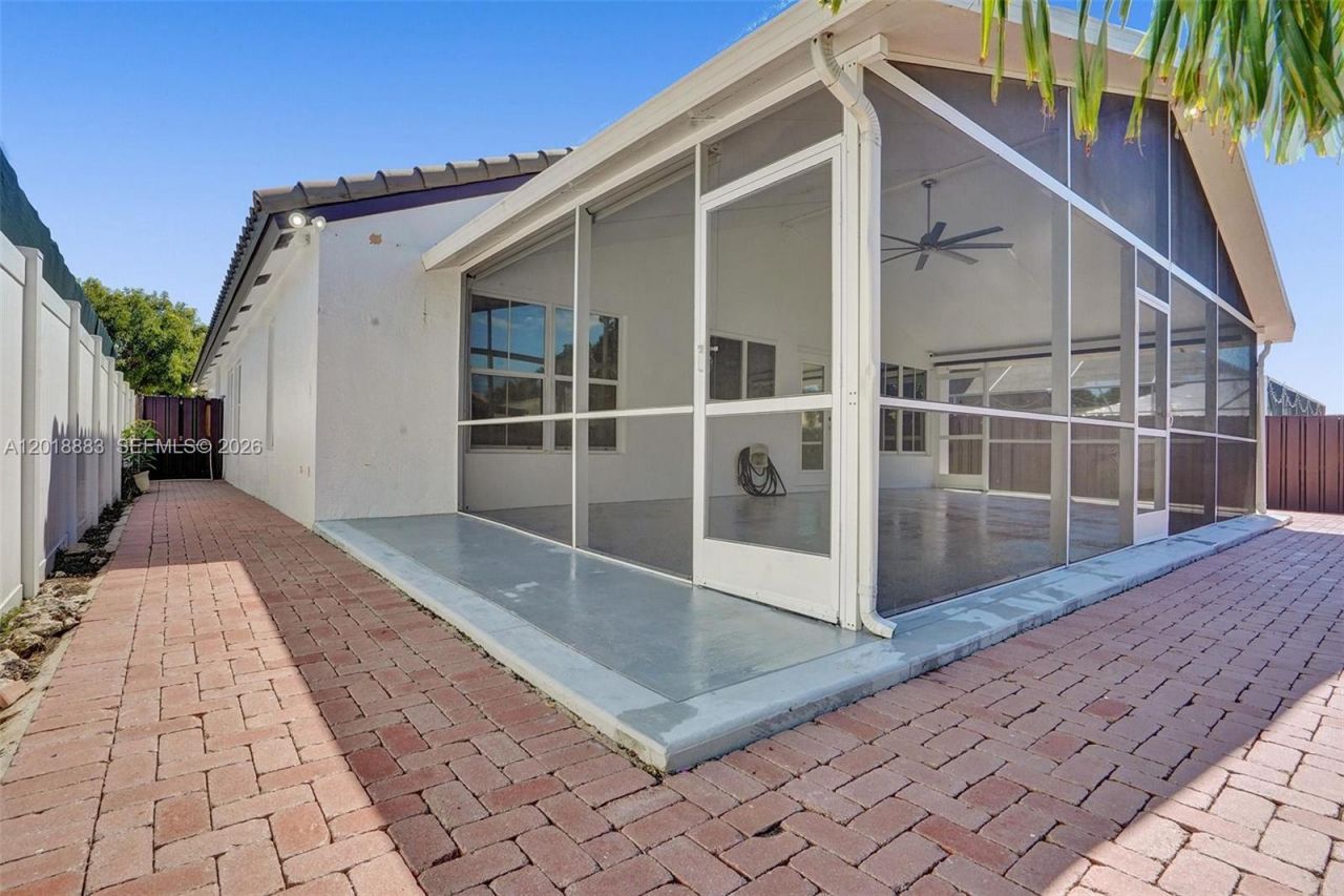 2266 NW 208th Ter , Pembroke Pines, FL 33029 Photo