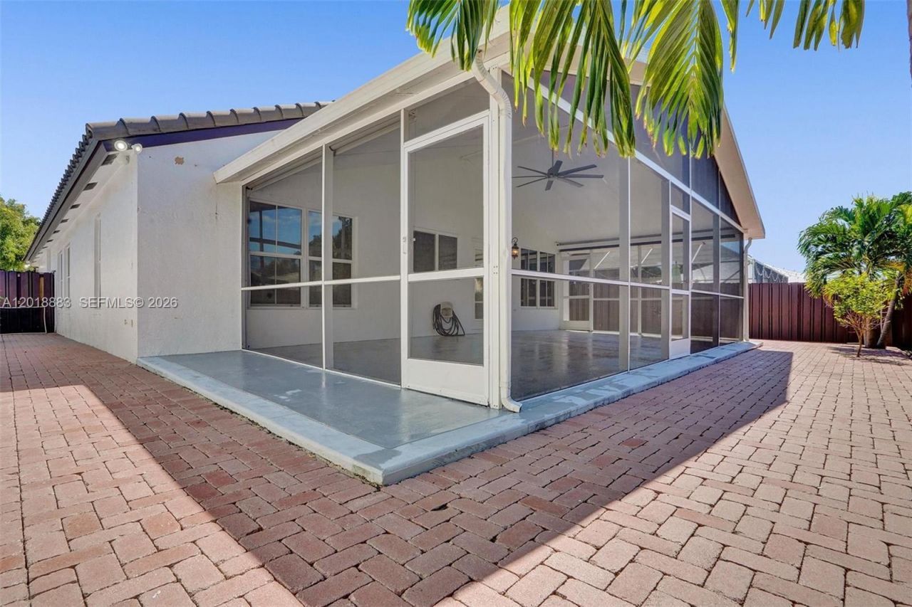 2266 NW 208th Ter , Pembroke Pines, FL 33029 Photo
