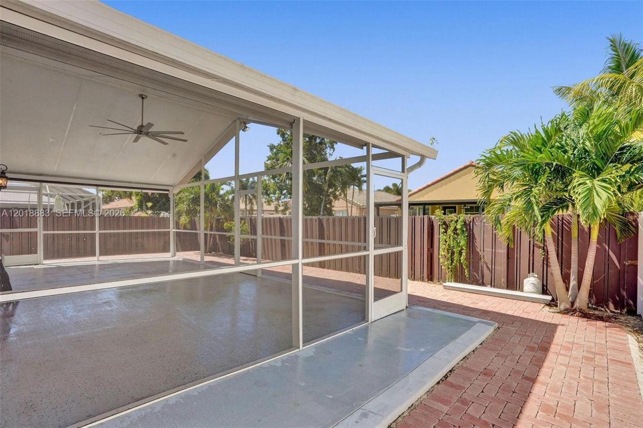 2266 NW 208th Ter , Pembroke Pines, FL 33029 Photo