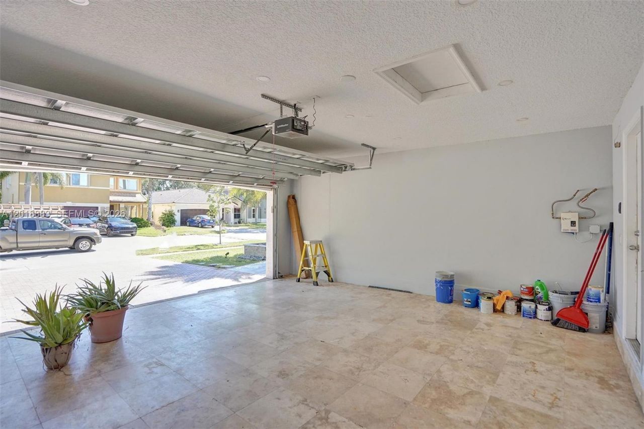 2266 NW 208th Ter , Pembroke Pines, FL 33029 Photo