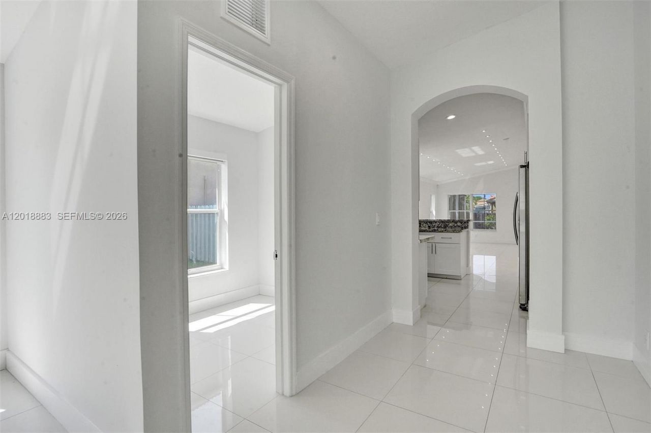 2266 NW 208th Ter , Pembroke Pines, FL 33029 Photo