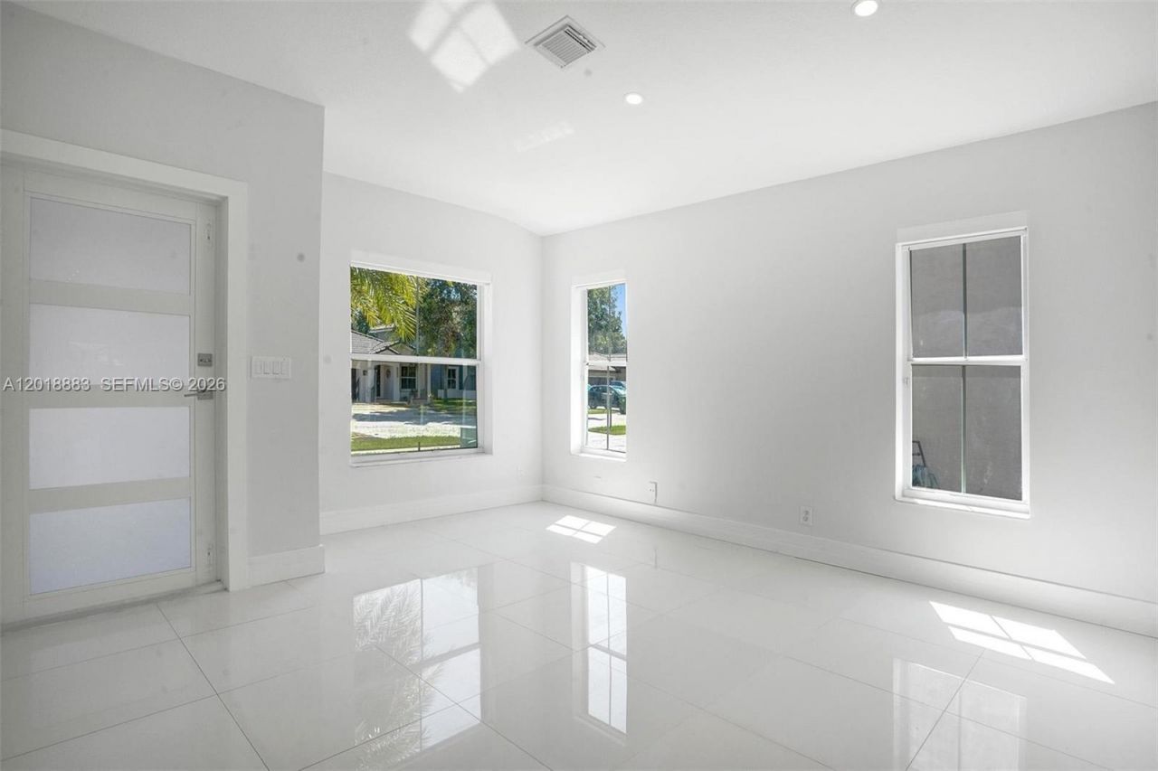 2266 NW 208th Ter , Pembroke Pines, FL 33029 Photo