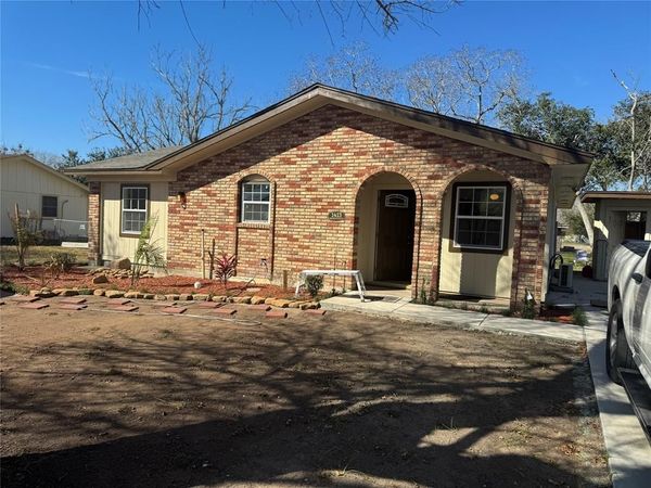 1413 Meadowview Drive , Port Lavaca, TX 77979