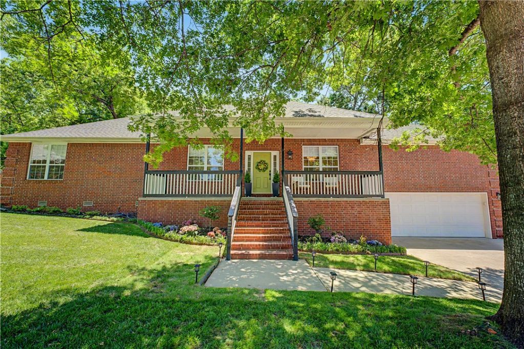 2819 N Prince William Drive Fayetteville, AR 72703