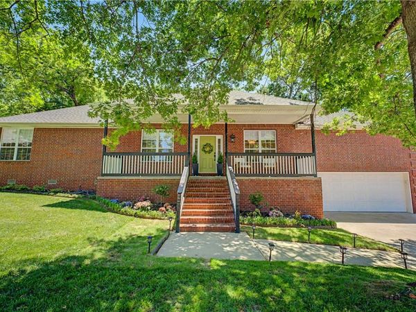 2819 N Prince William Drive , Fayetteville, AR 72703