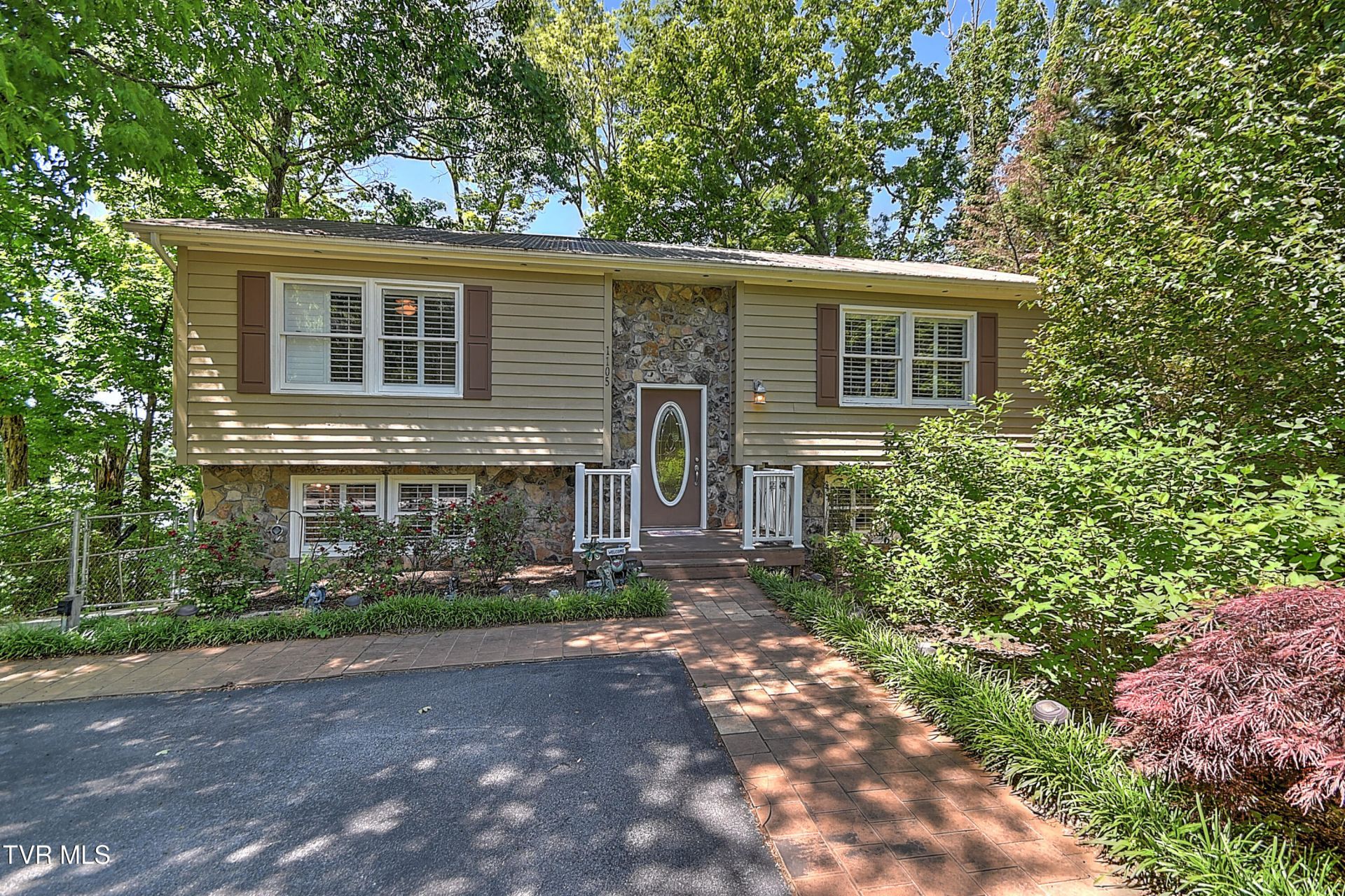 1105 Quail Harbour Drive, Johnson City, TN 37601 Main Photo