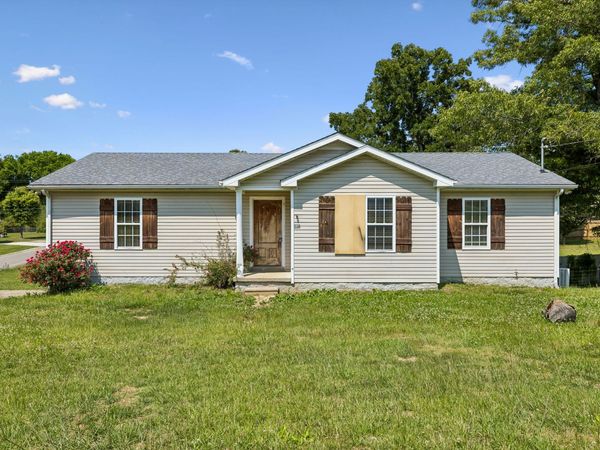510 Corlew Cir , White Bluff, TN 37187