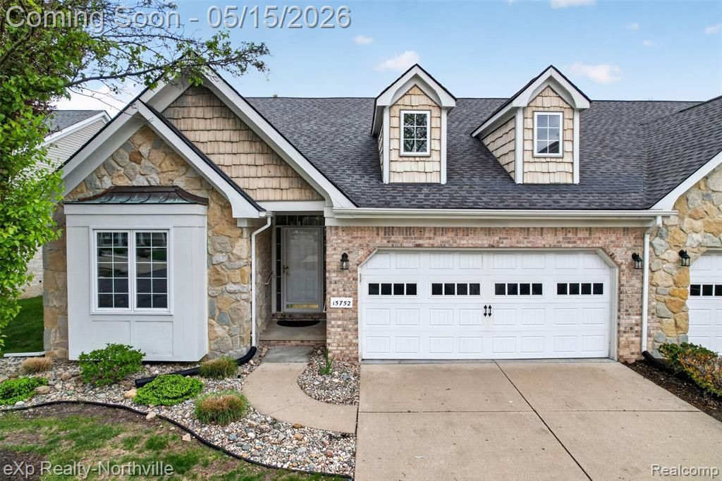 15752 Hunters Grove Court, Livonia, MI 48154 Main Photo
