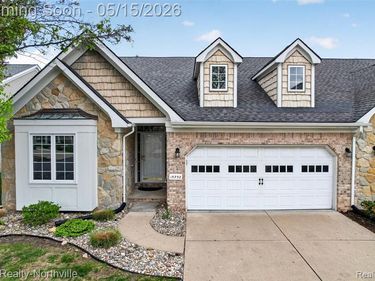 15752 Hunters Grove Court, Livonia, MI 48154