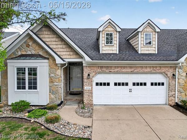 15752 Hunters Grove Court, Livonia, MI 48154