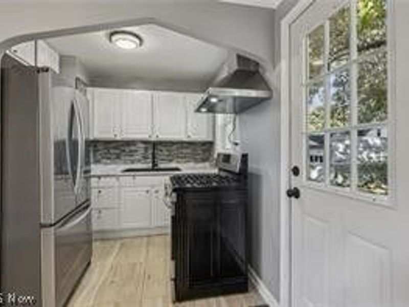 11804 Kensington Avenue, Cleveland, OH 44111 Photo 2