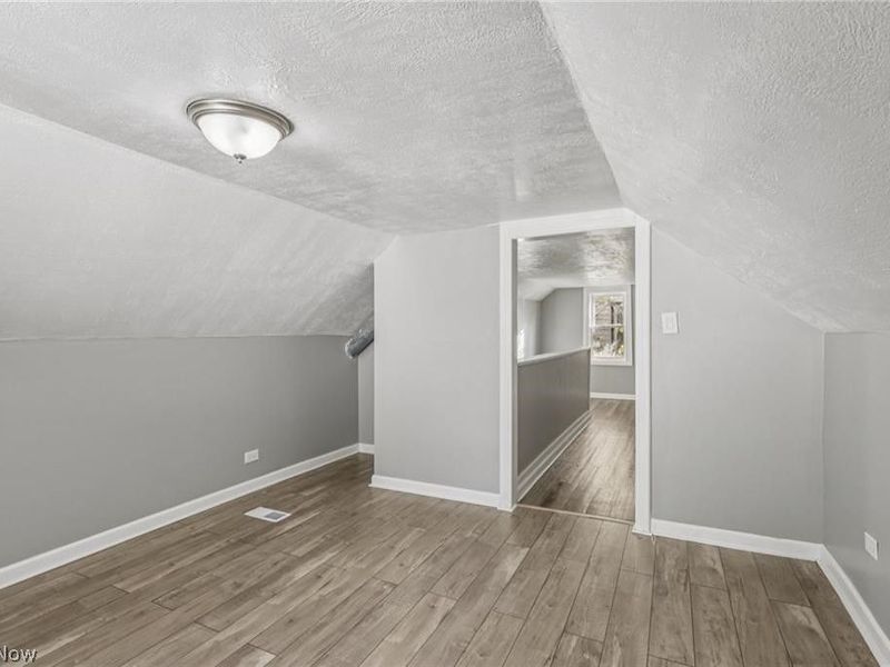 11804 Kensington Avenue, Cleveland, OH 44111 Photo 23