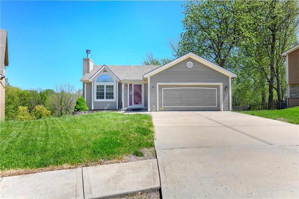 11915 N Holmes Court, Kansas City, MO 64155 Main Photo