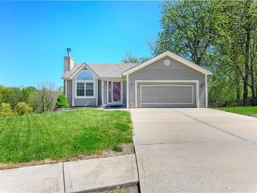 11915 N Holmes Court, Kansas City, MO 64155
