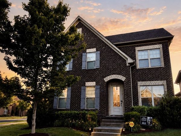 1099 Paddock Park Cir, Gallatin, TN 37066