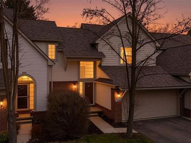 38154 Saratoga Circle, Farmington Hills, MI 48331
