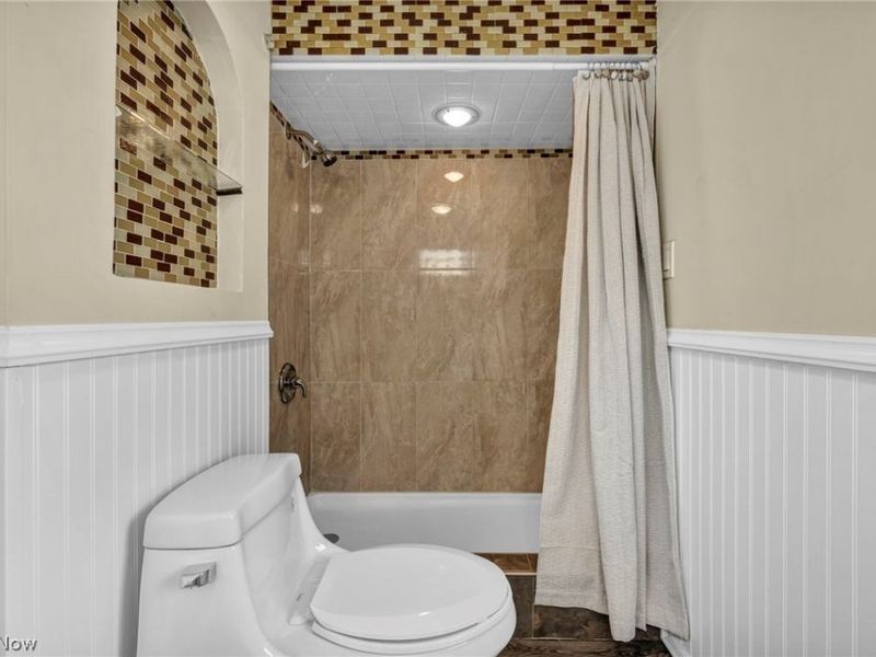 961 N Howard Street , Akron, OH 44310 Photo 24