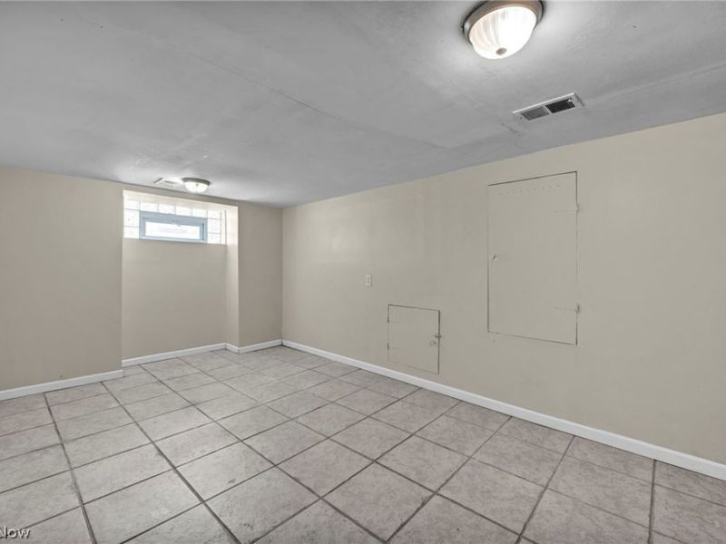 961 N Howard Street , Akron, OH 44310 Photo 28