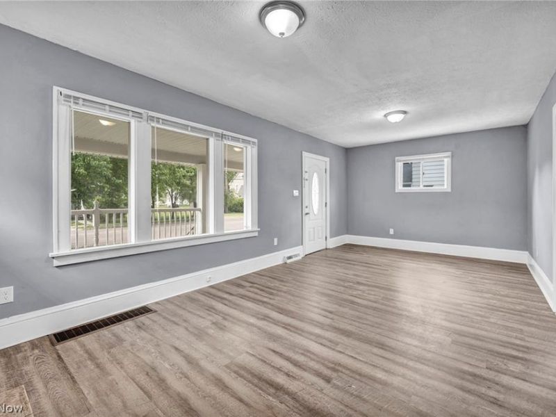 961 N Howard Street , Akron, OH 44310 Photo 9