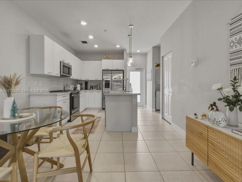 8201 NW 41st St , Unit D-205, Doral, FL 33166 Photo