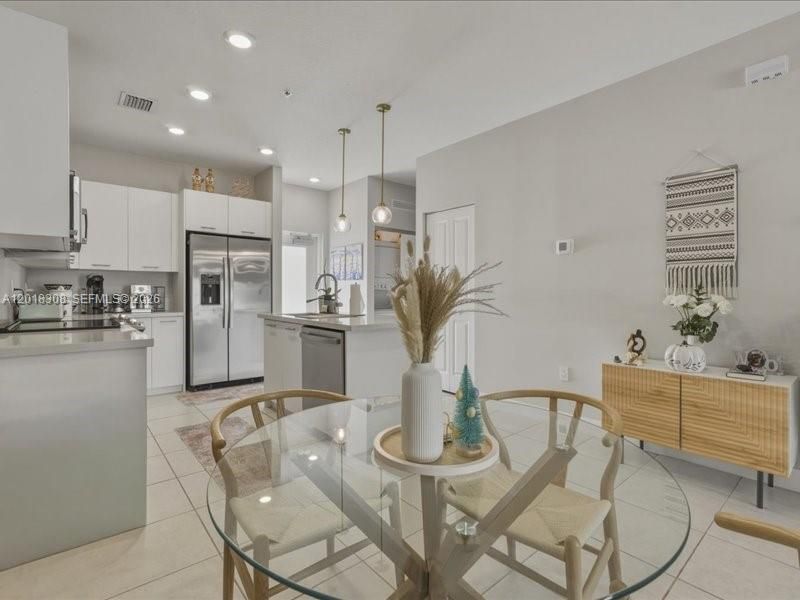 8201 NW 41st St , Unit D-205, Doral, FL 33166 Photo