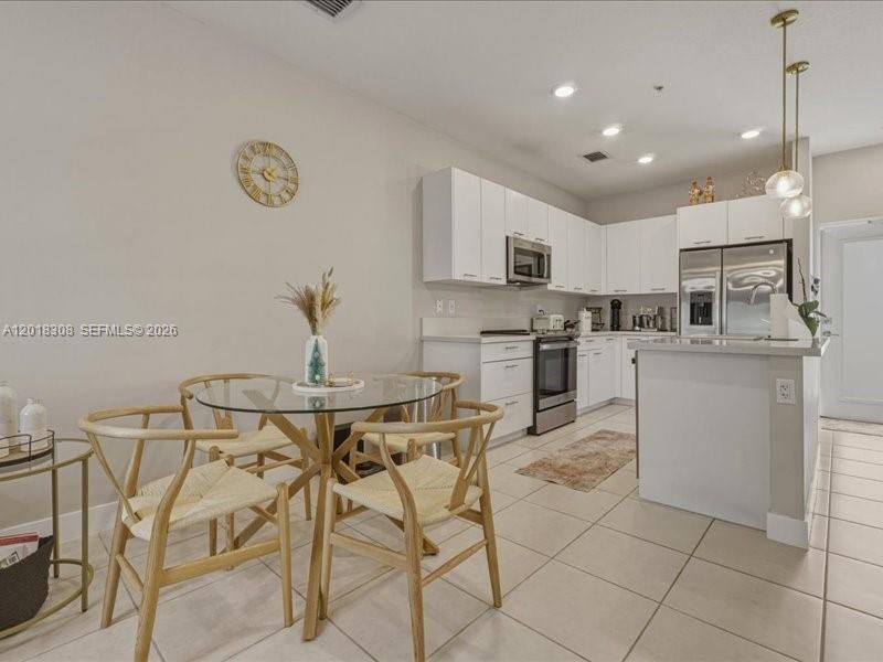 8201 NW 41st St , Unit D-205, Doral, FL 33166 Photo