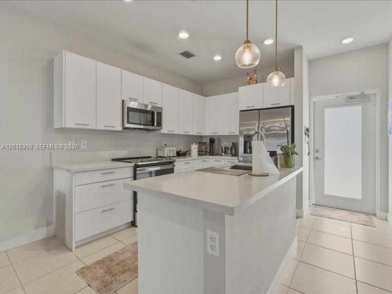 8201 NW 41st St , Unit D-205, Doral, FL 33166 Photo