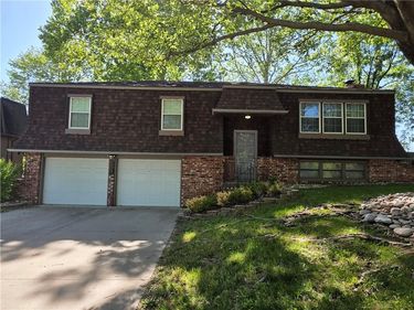 6600 Ravena Road, Pleasant Valley, MO 64068