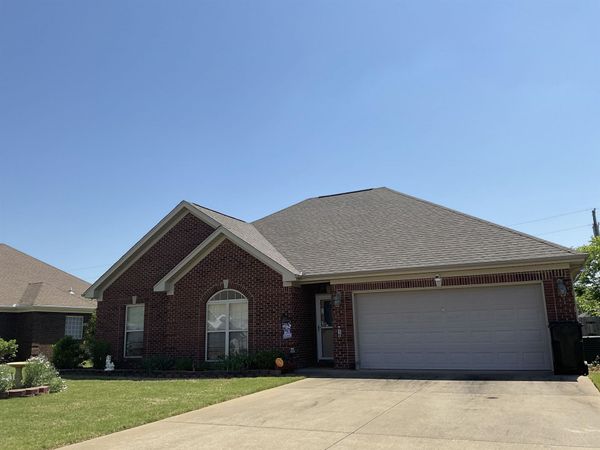311 Meredith Dr, Muscle Shoals, AL 35661