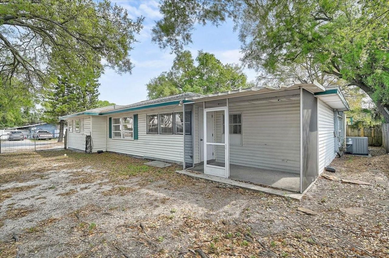 345 S Tuttle Avenue , Sarasota, FL 34237 Photo