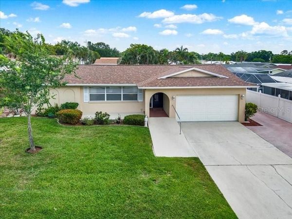 11235 APACHE PLACE , LARGO, FL 33774