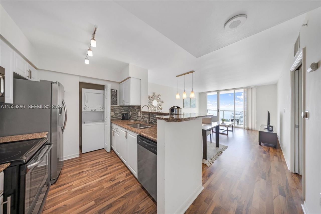 1155 Brickell Bay Drive, Unit 2207, Miami, FL 33131 Photo