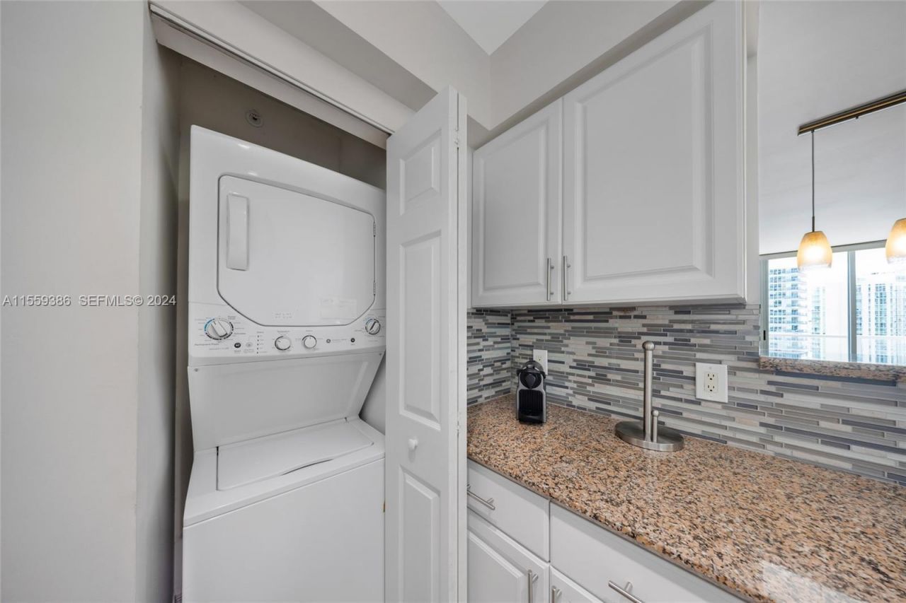 1155 Brickell Bay Drive, Unit 2207, Miami, FL 33131 Photo