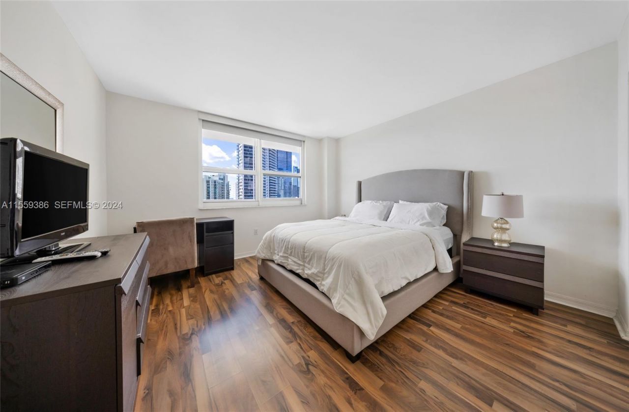 1155 Brickell Bay Drive, Unit 2207, Miami, FL 33131 Photo
