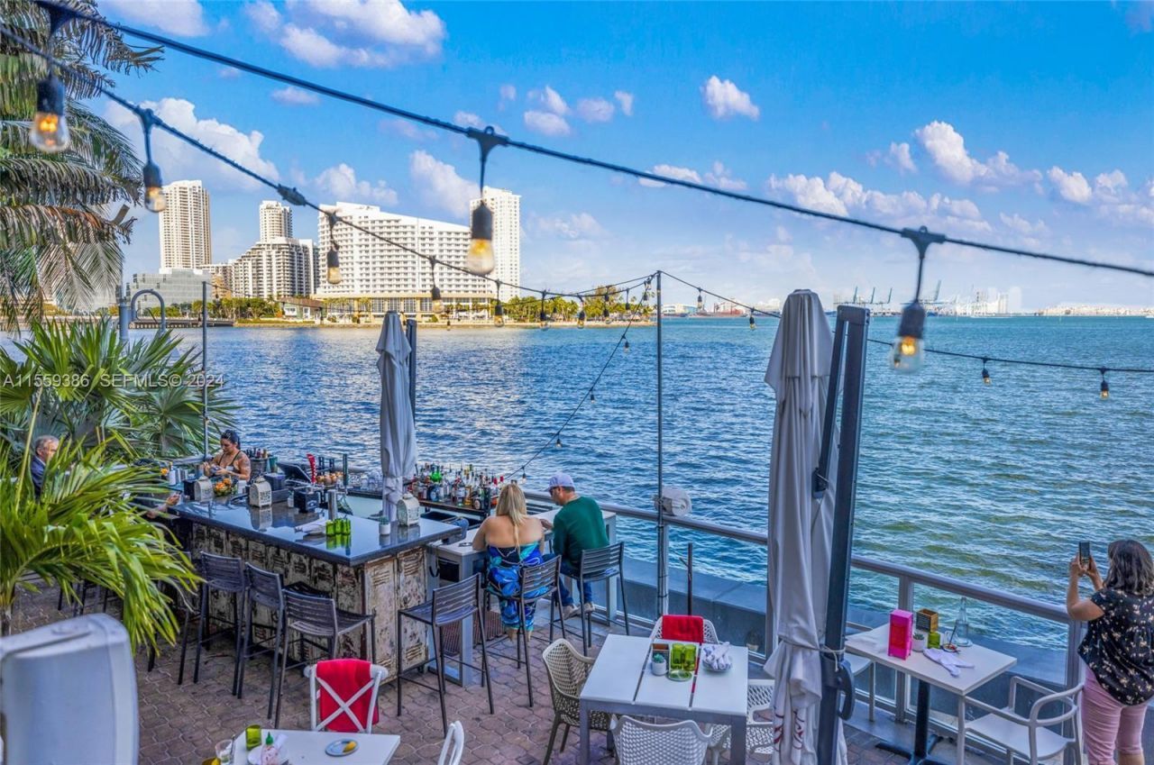 1155 Brickell Bay Drive, Unit 2207, Miami, FL 33131 Photo