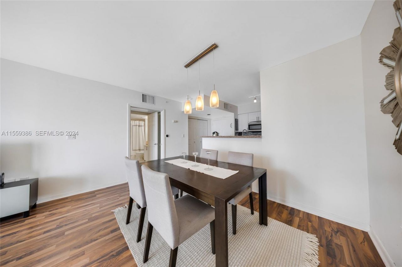 1155 Brickell Bay Drive, Unit 2207, Miami, FL 33131 Photo