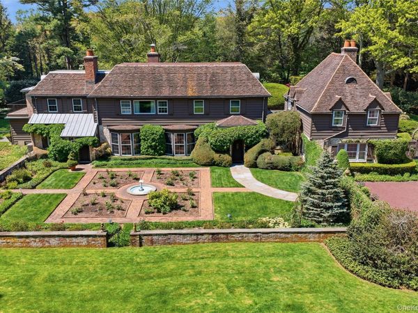 285 Piping Rock Road, Locust Valley, NY 11560