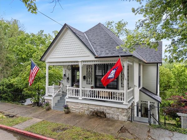 233 Spring Street , Eureka Springs, AR 72632