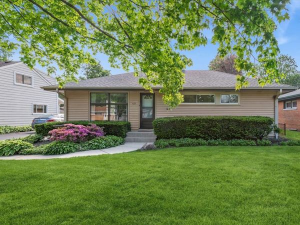 428 S BEVERLY Street, Wheaton, IL 60187