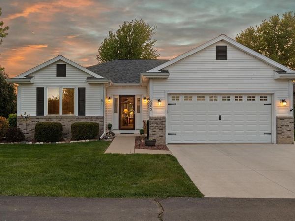 202 Meadow COURT, Unit 14, Delavan, WI 53115