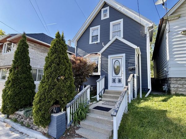 3200 Pierce STREET, Milwaukee, WI 53215