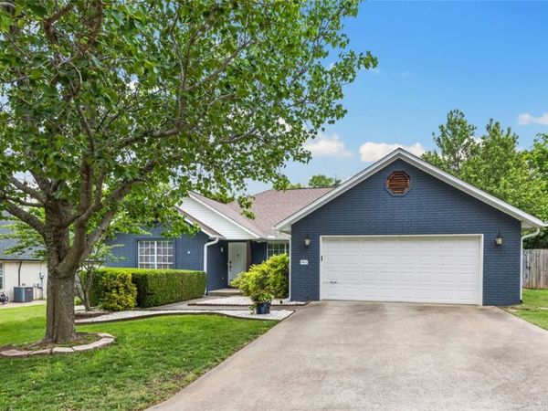 1862 N Glenbrook Place , Fayetteville, AR 72701