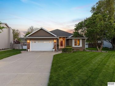 2117 Leigh Street , Papillion, NE 68133