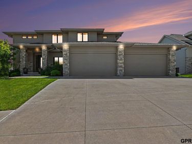 3865 S 207th Street , Omaha, NE 68022