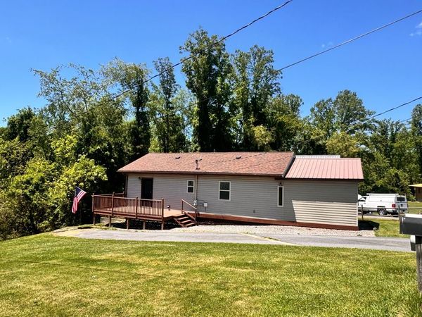 132 SLAVEN LANE, OAK HILL, WV 25901