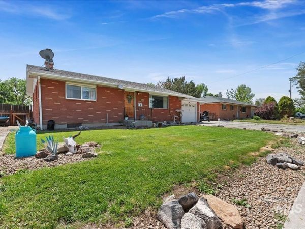 845 E 16th N, Mountain Home, ID 83647