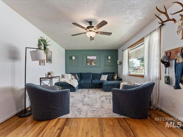 845 E 16th N, Mountain Home, ID 83647