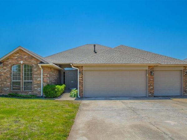 904 NE 25th Court, Moore, OK 73160