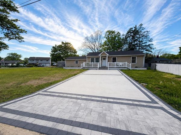 1013 Merriam Road , Bay Shore, NY 11706